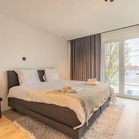 וילה Modern & Spacious House קורטרייק