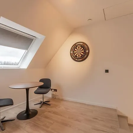 וילה Modern & Spacious House קורטרייק