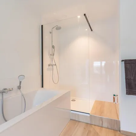 Modern & Spacious House וילה *