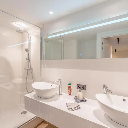 וילה Modern & Spacious House קורטרייק