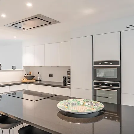 וילה Modern & Spacious House קורטרייק